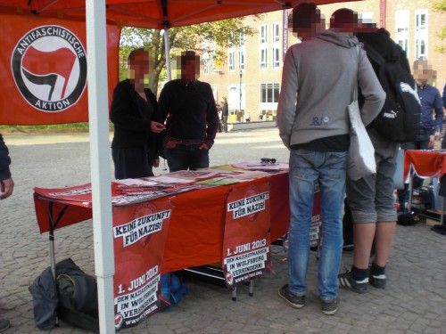 Antifa Infostand am 4. Mai in Harburg